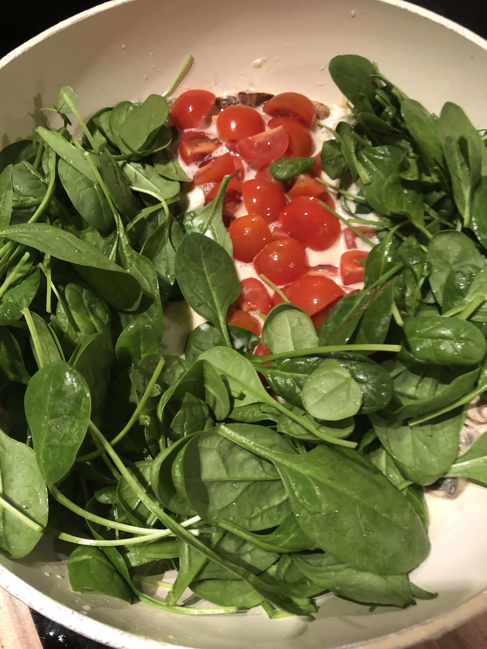 Titelbild für Tomaten-Champignon-Tortellini-Pfanne